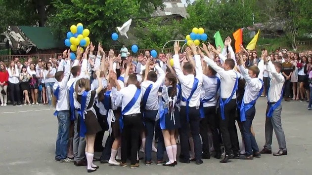 Що подарувати дитині на випускний?